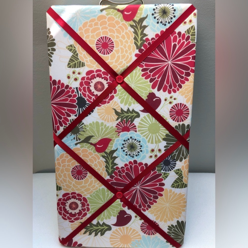 Retro Floral Padded Inspirational Display Bulletin Board - Picture 2 of 9